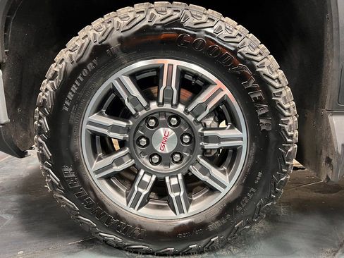 Used 2024 GMC Sierra 1500 AT4 w/ Technology Package image 25