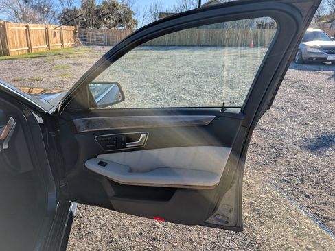 Used 2013 Mercedes-Benz E 350 Sedan image 28