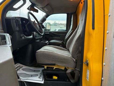 Used 2019 GMC Savana 3500 Extended w/ Driver Convenience Package image 15