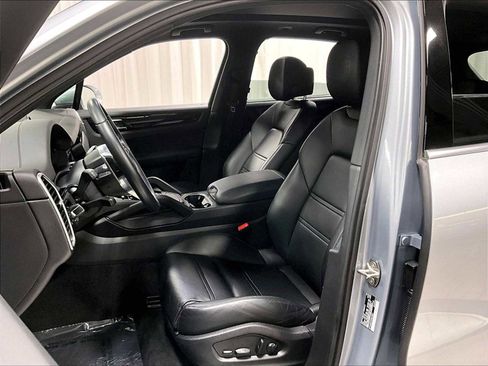 Used 2023 Porsche Cayenne image 8