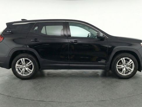 Used 2024 GMC Terrain SLE image 11