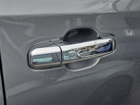 Used 2022 Chevrolet Silverado 1500 High Country w/ Technology Package image 28