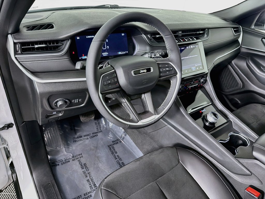 Used 2023 Jeep Grand Cherokee L Altitude AWD/4WD image 9