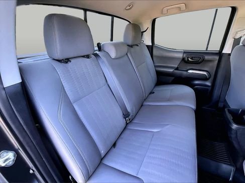 Used 2019 Toyota Tacoma SR5 AWD/4WD image 20