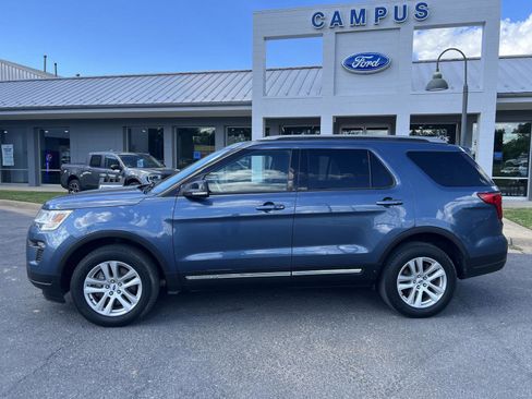 Used 2018 Ford Explorer XLT w/ Equipment Group 202A AWD/4WD image 2