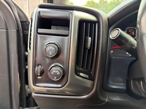 Used 2018 Chevrolet Silverado 1500 LT AWD/4WD image 18