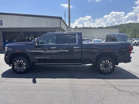 Used 2024 GMC Sierra 2500 Denali Ultimate image 1