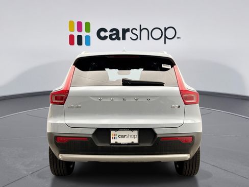 Used 2025 Volvo XC40 B5 Core AWD/4WD image 4