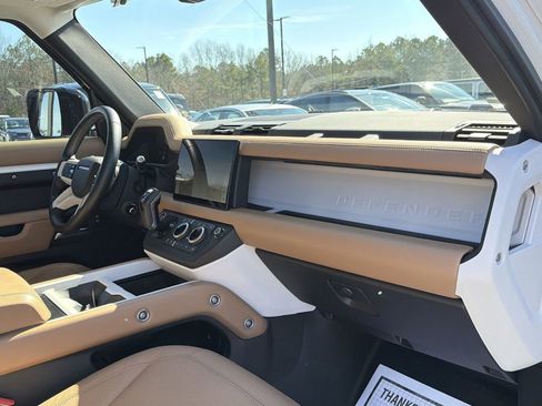 Used 2025 Land Rover Defender 110 S image 17