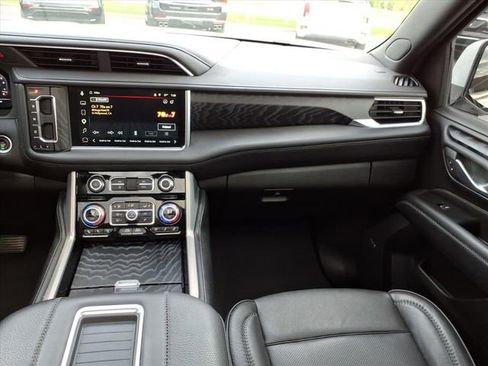 Used 2024 GMC Yukon XL Denali w/ Advanced Technology Package AWD/4WD image 19