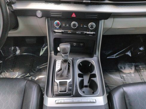 Certified 2023 Kia Carnival LX FWD image 23