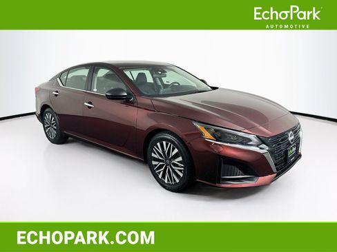 Used 2025 Nissan Altima 2.5 SV FWD image 1