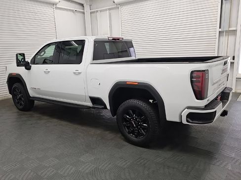Used 2025 GMC Sierra 2500 AT4 AWD/4WD image 6