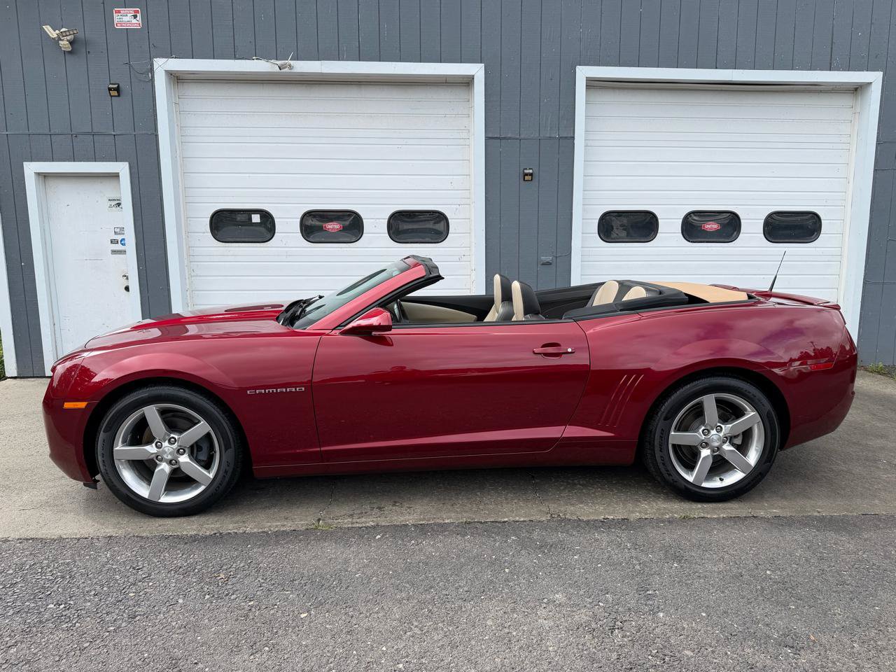 Used 2011 Chevrolet Camaro LT RWD image 11
