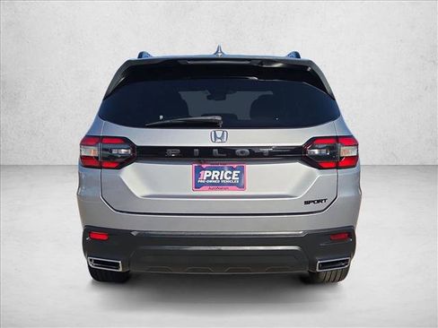 Used 2023 Honda Pilot Sport image 7