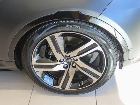 New 2026 Land Rover Discovery Limited Edition image 4