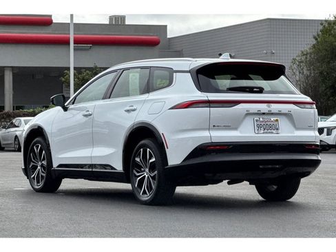 Used 2025 Toyota Crown Signia image 6