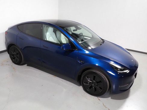 Used 2025 Tesla Model Y Long Range image 13