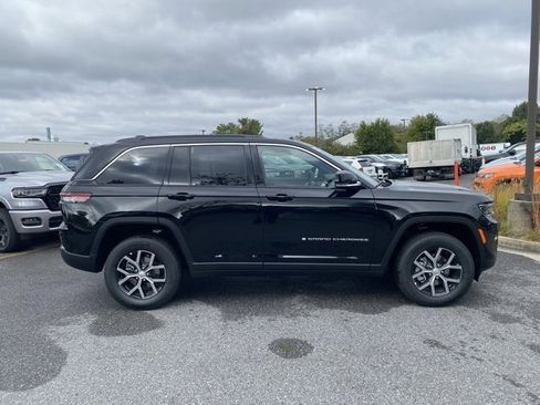New 2025 Jeep Grand Cherokee Limited image 9
