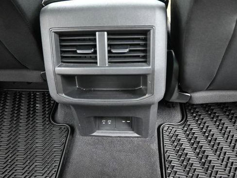 Used 2021 Volkswagen Atlas Cross Sport SE image 24