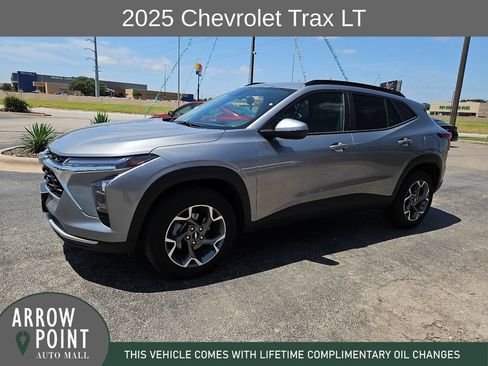 Used 2025 Chevrolet Trax LT w/ LT Convenience Package FWD image 5