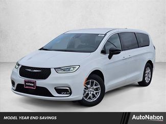 New 2025 Chrysler Pacifica Select video 1