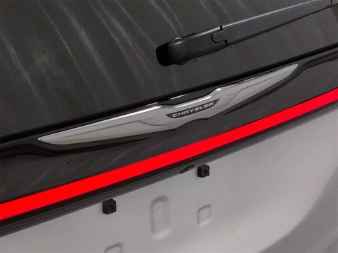 Certified 2024 Chrysler Pacifica Touring-L image 12