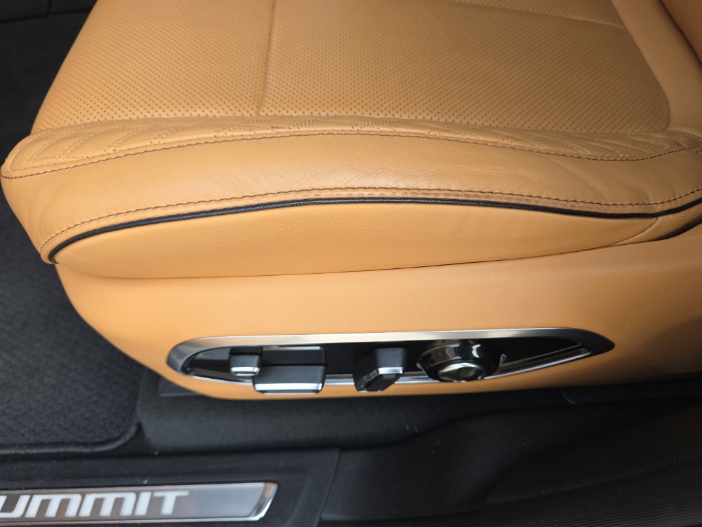 Used 2023 Jeep Grand Cherokee L Summit AWD/4WD image 18
