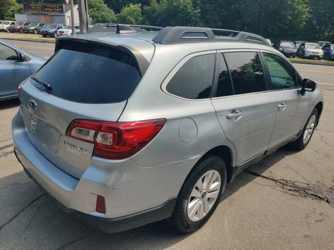 Used 2016 Subaru Outback 2.5i Premium image 16