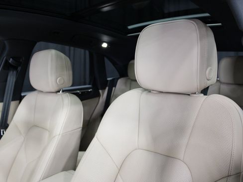 New 2026 Porsche Macan image 5