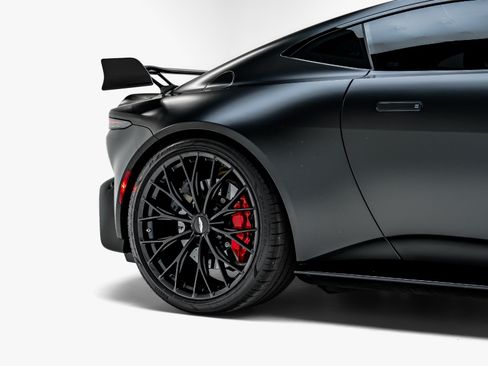 Used 2023 Aston Martin V8 Vantage Coupe RWD image 17