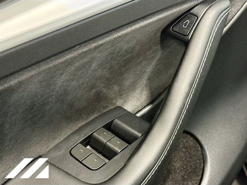 Used 2023 Tesla Model Y Long Range image 19