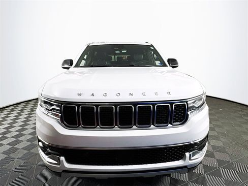 Used 2024 Jeep Wagoneer L Series II image 2