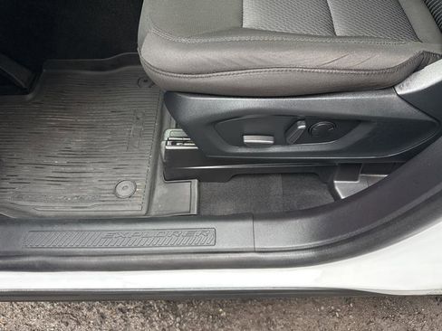 Used 2022 Ford Explorer XLT image 33