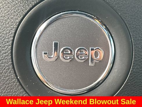 Used 2021 Jeep Grand Cherokee Laredo X AWD/4WD image 34