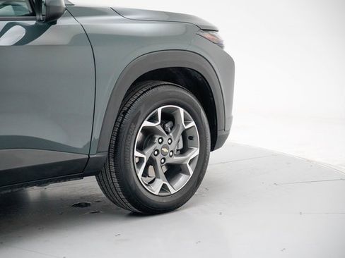 Used 2025 Chevrolet Trax LT w/ Driver Confidence Package image 7