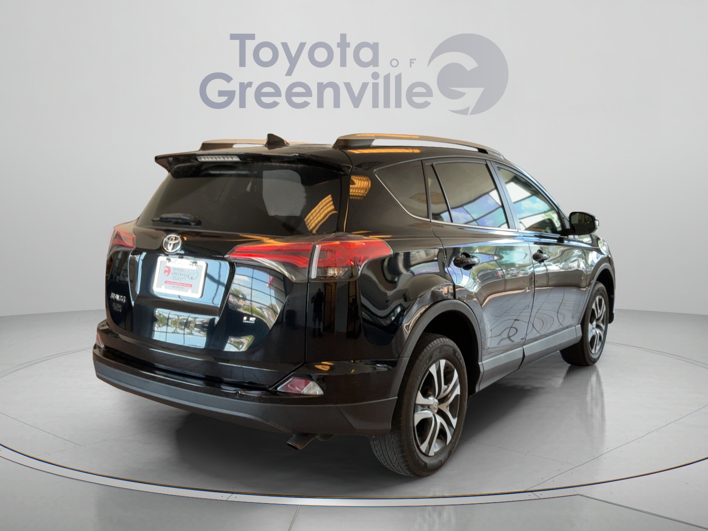 Used 2016 Toyota RAV4 LE FWD image 6