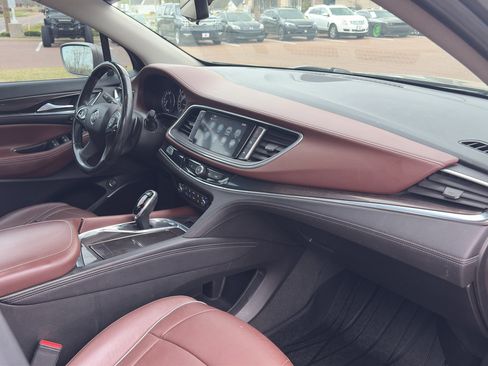 Used 2019 Buick Enclave Avenir FWD image 19