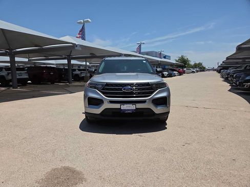 Used 2021 Ford Explorer XLT RWD image 3