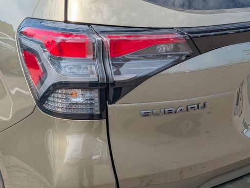 Certified 2025 Subaru Forester Premium AWD/4WD image 17