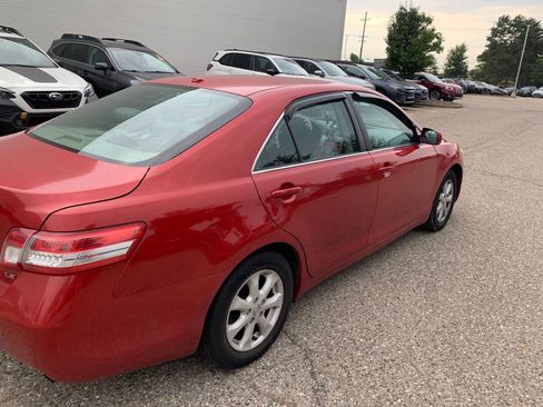 Used 2011 Toyota Camry LE FWD image 5