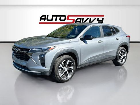 Used 2025 Chevrolet Trax RS w/ Driver Confidence Package FWD image 3