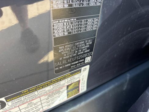 Certified 2025 Land Rover Discovery Dynamic SE image 44