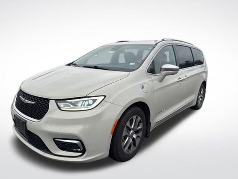 Used 2021 Chrysler Pacifica Pinnacle image 1