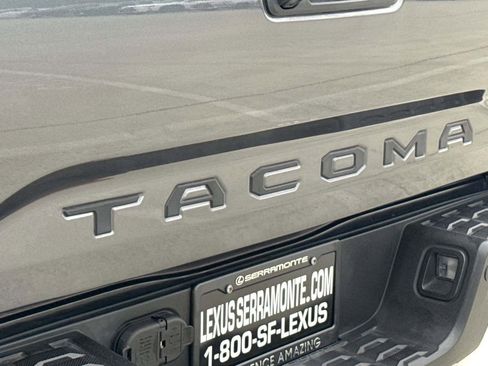 Used 2021 Toyota Tacoma TRD Off-Road w/ Technology Package AWD/4WD image 21