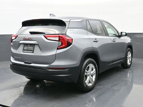 Used 2024 GMC Terrain SLE image 3