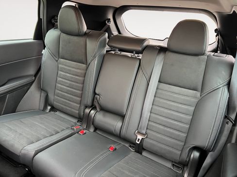 Used 2023 Mitsubishi Outlander SE image 13