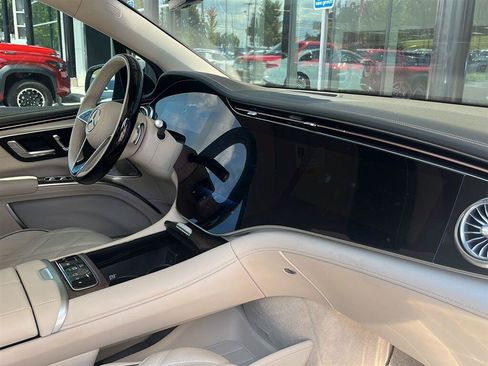 Used 2024 Mercedes-Benz Maybach EQS 680 4MATIC image 10