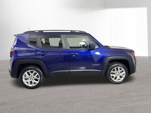 Used 2018 Jeep Renegade Latitude AWD/4WD image 34
