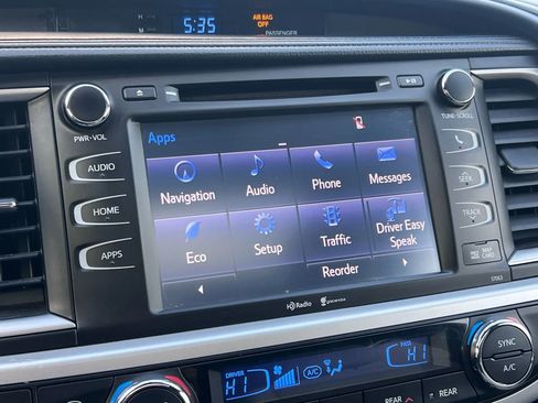 Used 2015 Toyota Highlander XLE image 12